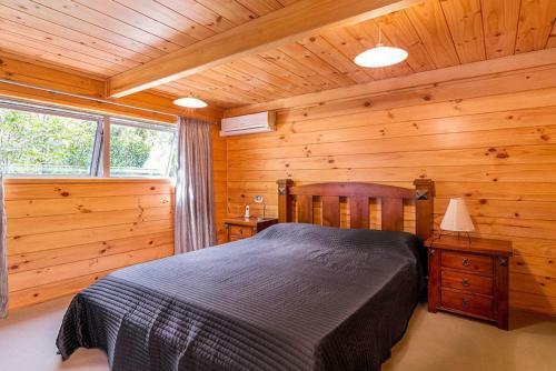 Lakeside Landing - Lake Tarawera Holiday Home