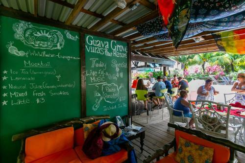Hostal Guava Grove