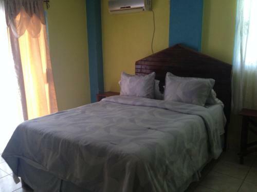 Hotel La Delphina Bed And Breakfast Bar And Grill
