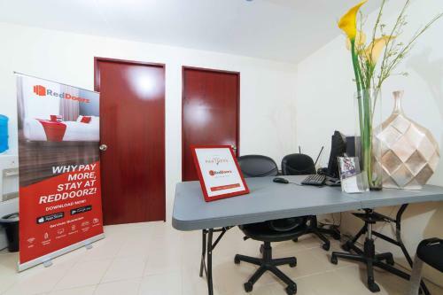 Hotel Reddoorz Plus @ Urban Deca Tondo Manila