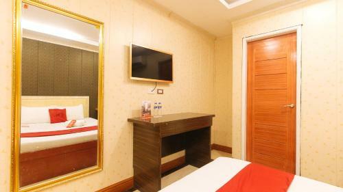 Hotel Reddoorz Plus @ Winter Benitez Cubao