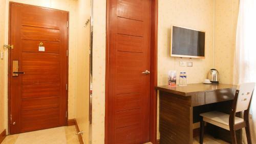 Hotel Reddoorz Plus @ Winter Benitez Cubao