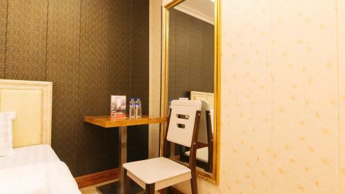 Hotel Reddoorz Plus @ Winter Benitez Cubao