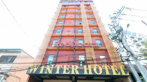 Hotel Reddoorz Plus @ Winter Benitez Cubao