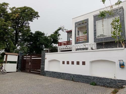 Hostal Crosswinds Guest House
