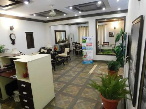 Hostal Crosswinds Guest House