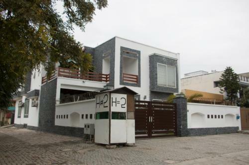 Hostal Crosswinds Guest House