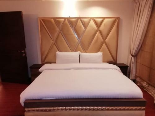 Silver Oaks Luxury Apartments