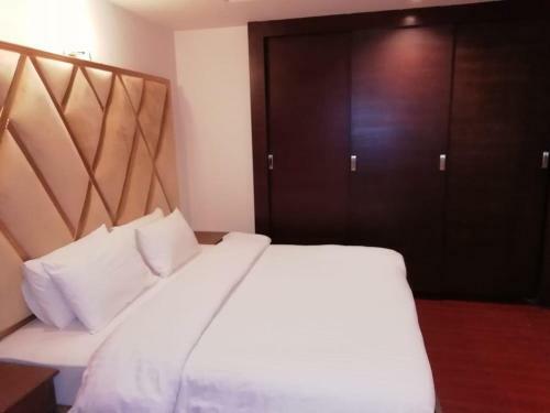 Silver Oaks Luxury Apartments