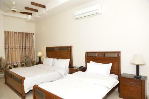 Hostal Midway Residency
