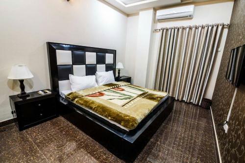 Hostal Midway Residency