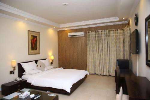 Hostal Safari Club 3 Bahria Town