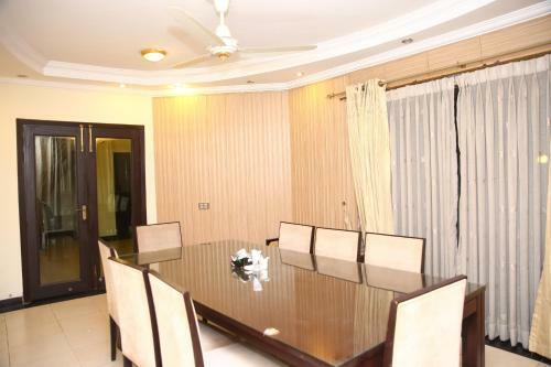 Hostal Safari Club 3 Bahria Town