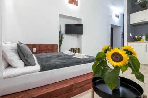 Redwood Apartment