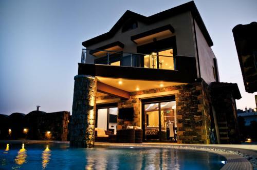 Villa St. Nicolas & Theano