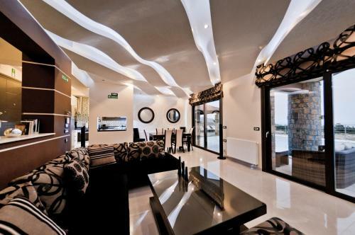 Villa St. Nicolas & Theano