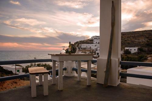 Perigiali Rooms & Apartments Folegandros