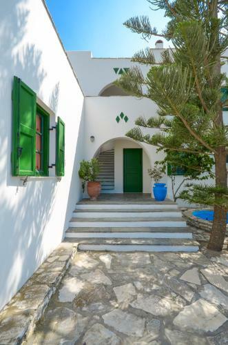 Studios & Apartments Vrettos