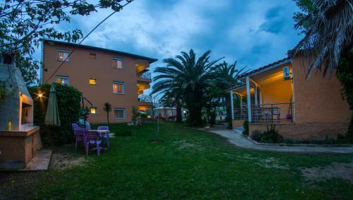 Apartamento Tsitsirikos Studios