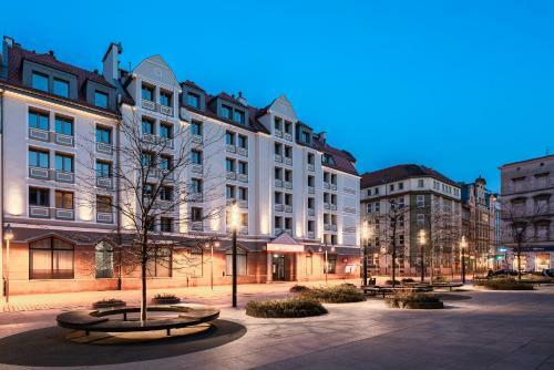 Q19 Apartments