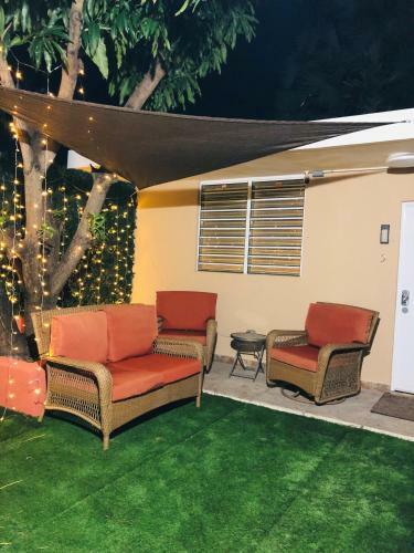 Apartamento Remodeled Apt With Patio And Laundry. Pet Friendly