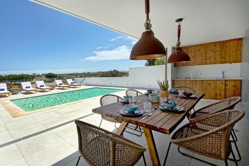 New! Villa Ocean Marina, Heatable Pool!