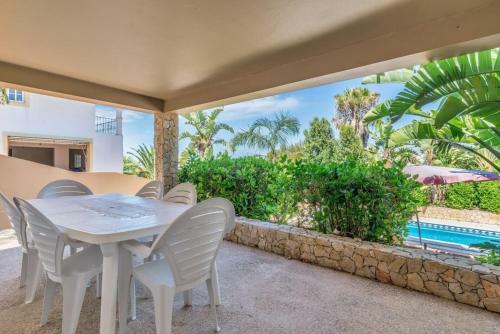 3-bed Villa 10 Mins To The Beach In Albufeira