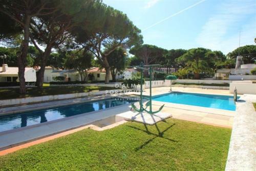 Apartment A�oteias Dalma Pine Tree