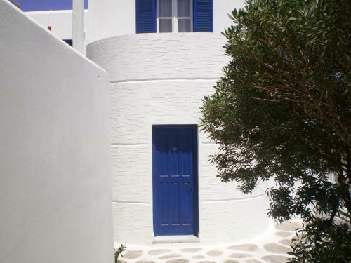 Nicos Studios & Apartments
