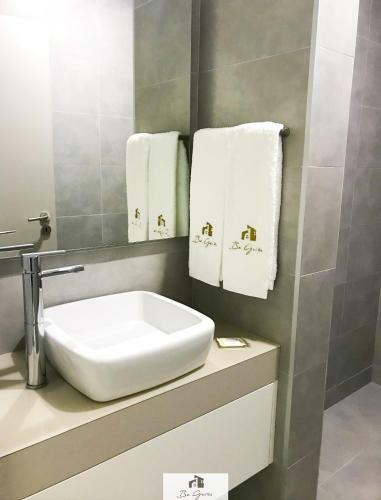 S Residence - T5