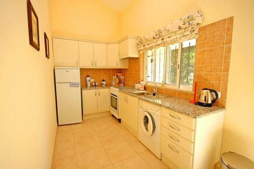 Ferrarias Villa Sleeps 12 Pool Air Con Wifi