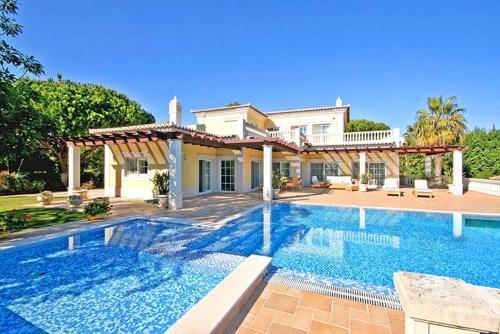 Ferrarias Villa Sleeps 12 Pool Air Con Wifi