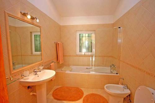 Ferrarias Villa Sleeps 12 Pool Air Con Wifi