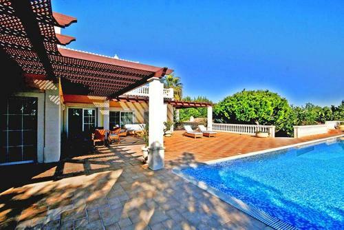 Ferrarias Villa Sleeps 12 Pool Air Con Wifi