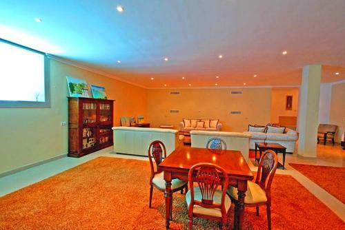 Ferrarias Villa Sleeps 12 Pool Air Con Wifi