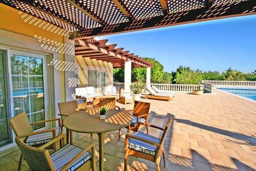 Ferrarias Villa Sleeps 12 Pool Air Con Wifi
