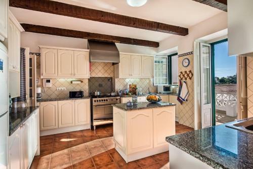 Vale Da Canada Villa Sleeps 19