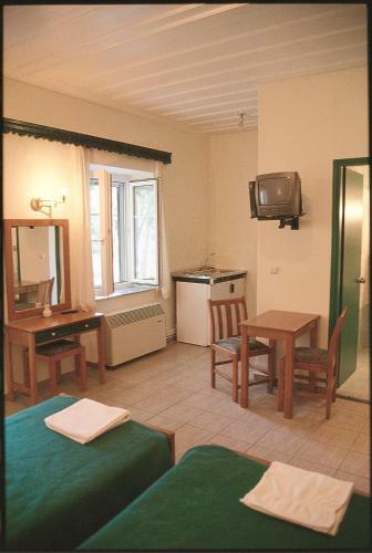 Hostal Triena Rooms