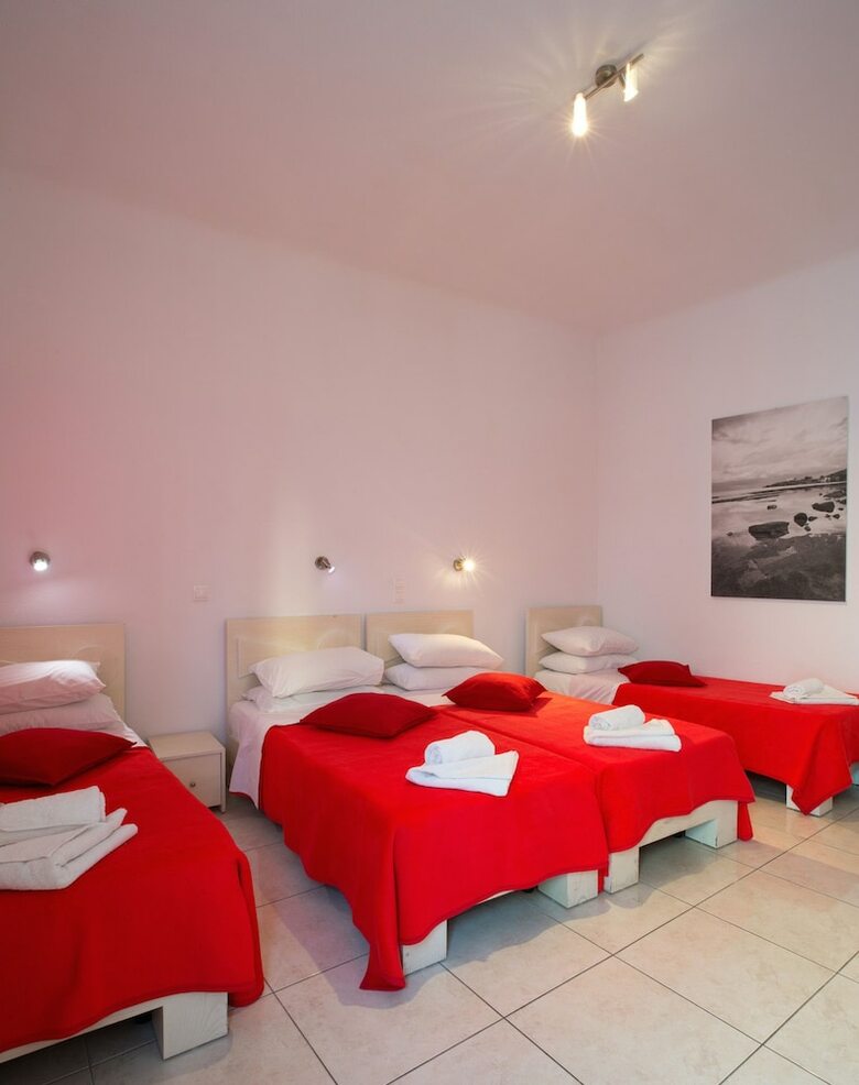 Hostal Orpheas Rooms
