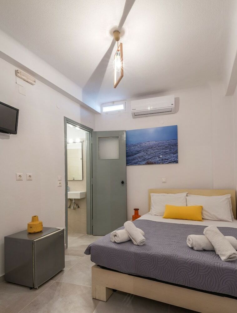 Hostal Orpheas Rooms