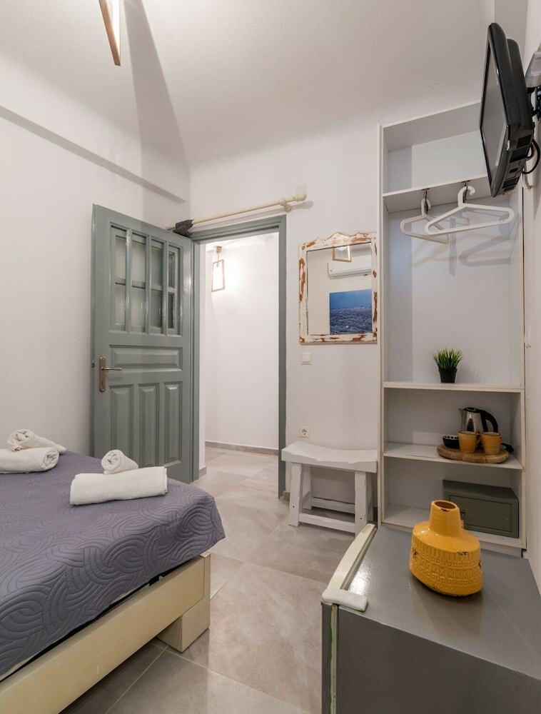 Hostal Orpheas Rooms