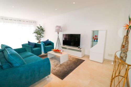Pool And Sea View Apartment