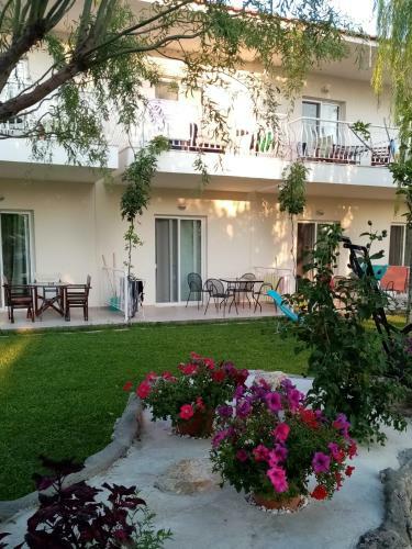 Hostal Dafnes House