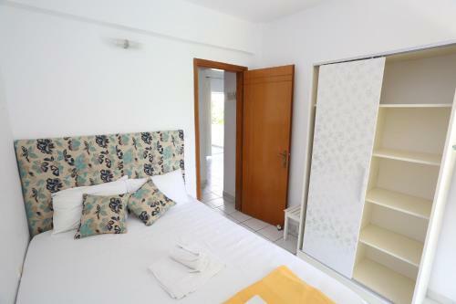 Iris Apartments