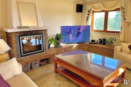 Poco Partido Villa Sleeps 8 With Pool Air Con And Wifi