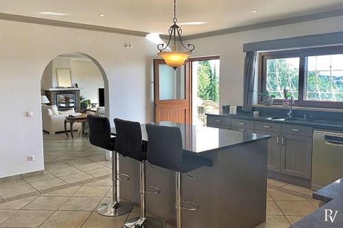 Poco Partido Villa Sleeps 8 With Pool Air Con And Wifi