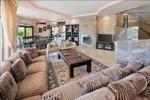 Ponte de Cima Villa Sleeps 12 Pool Air Con Wifi