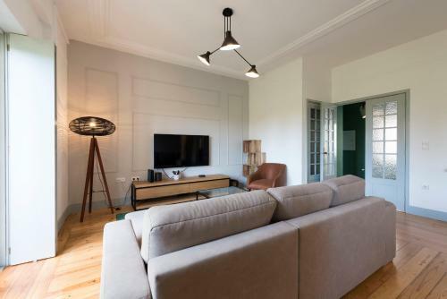 Apartamento Lovelystay - Doura Central With AC And Balcony