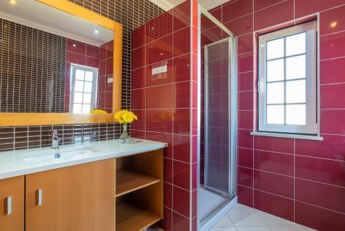 Roja- Pe Villa Sleeps 8 With Pool Air Con And Wifi