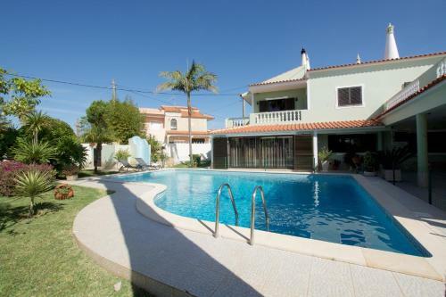 Amazing Villa Messines With Pool